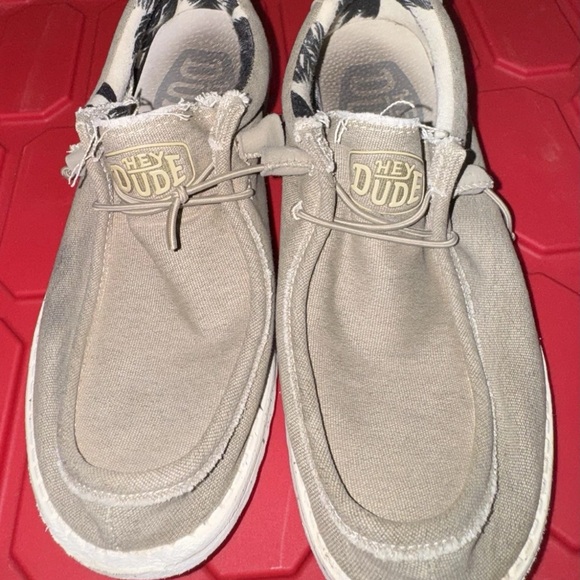 Size 8, Hey Dude Wally Stretch Beige Slip-On - Picture 3 of 10